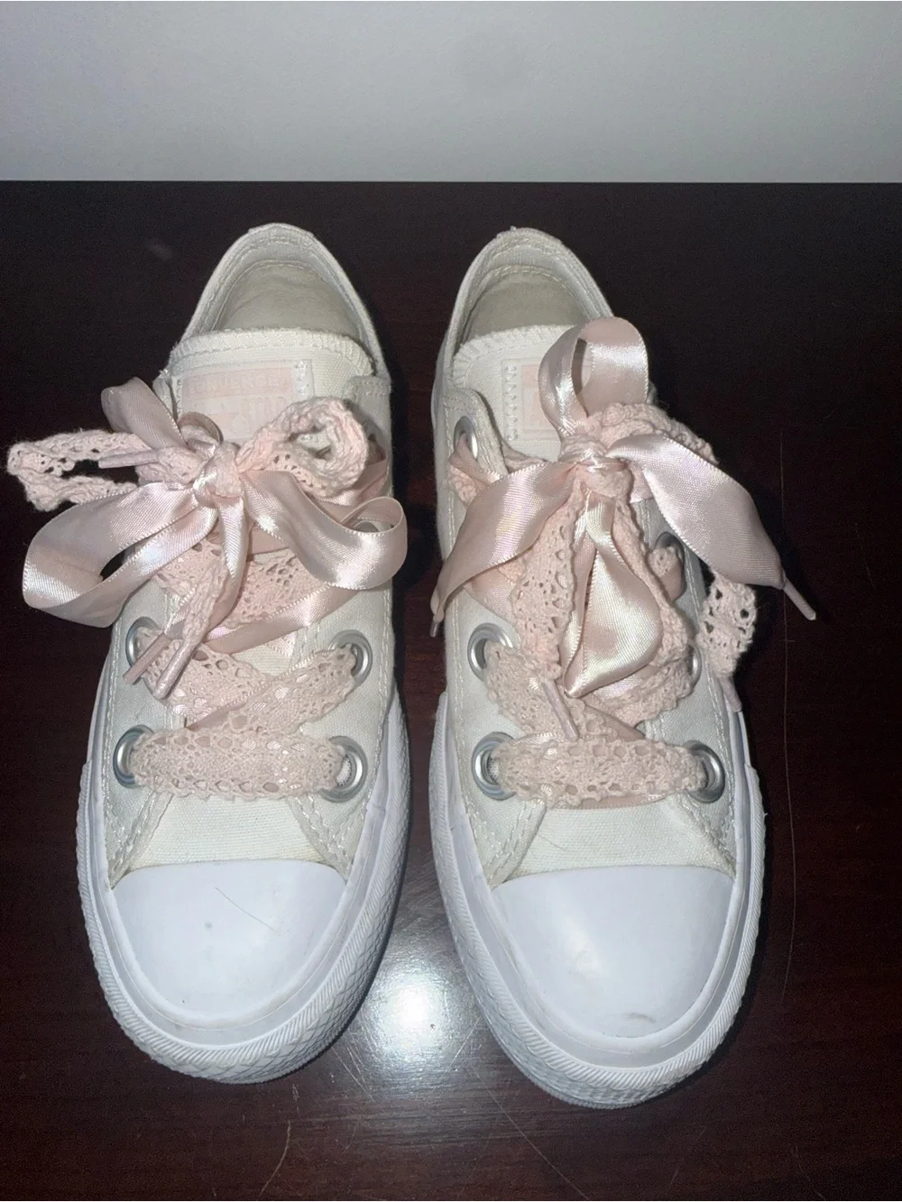 Converse Kids White Canvas Low-Top Sneakers with Pale Pink Ribbon Laces